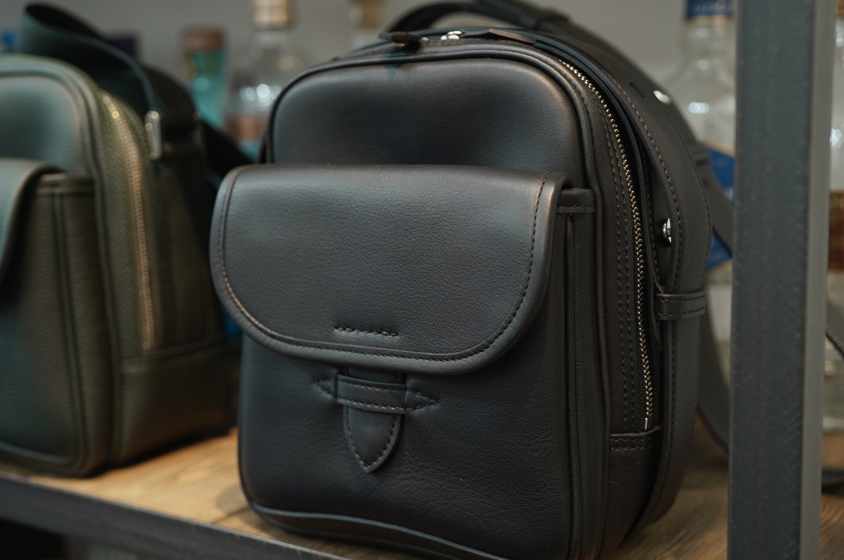 デンマークソフトカーフ、やっぱりこの革は素敵な質感で魅力的です