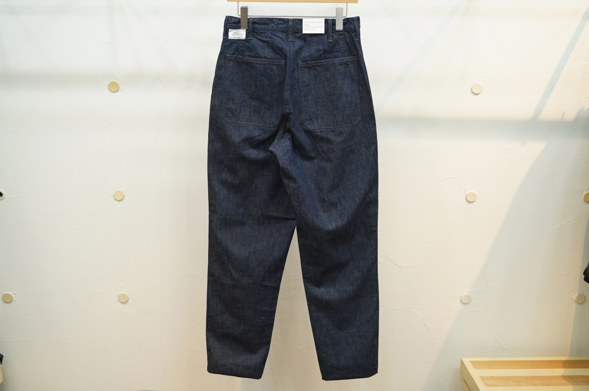 Workers（ワーカーズ）さんのUSNベイカーパンツ、テーパード感フォルム