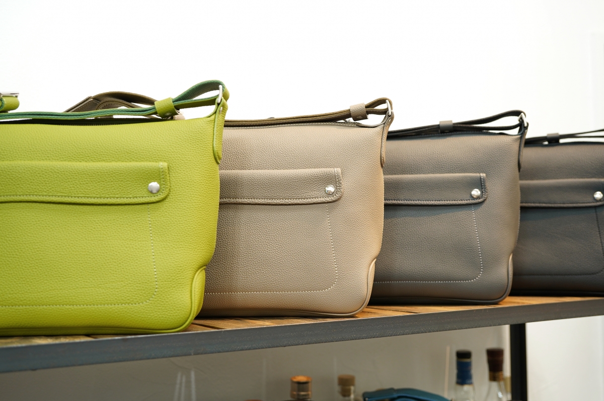 【ルボナー】パパスショルダー　グリージオ　美品 ルボナー】パパスショルダー グリージオ 美品 【公式通販】