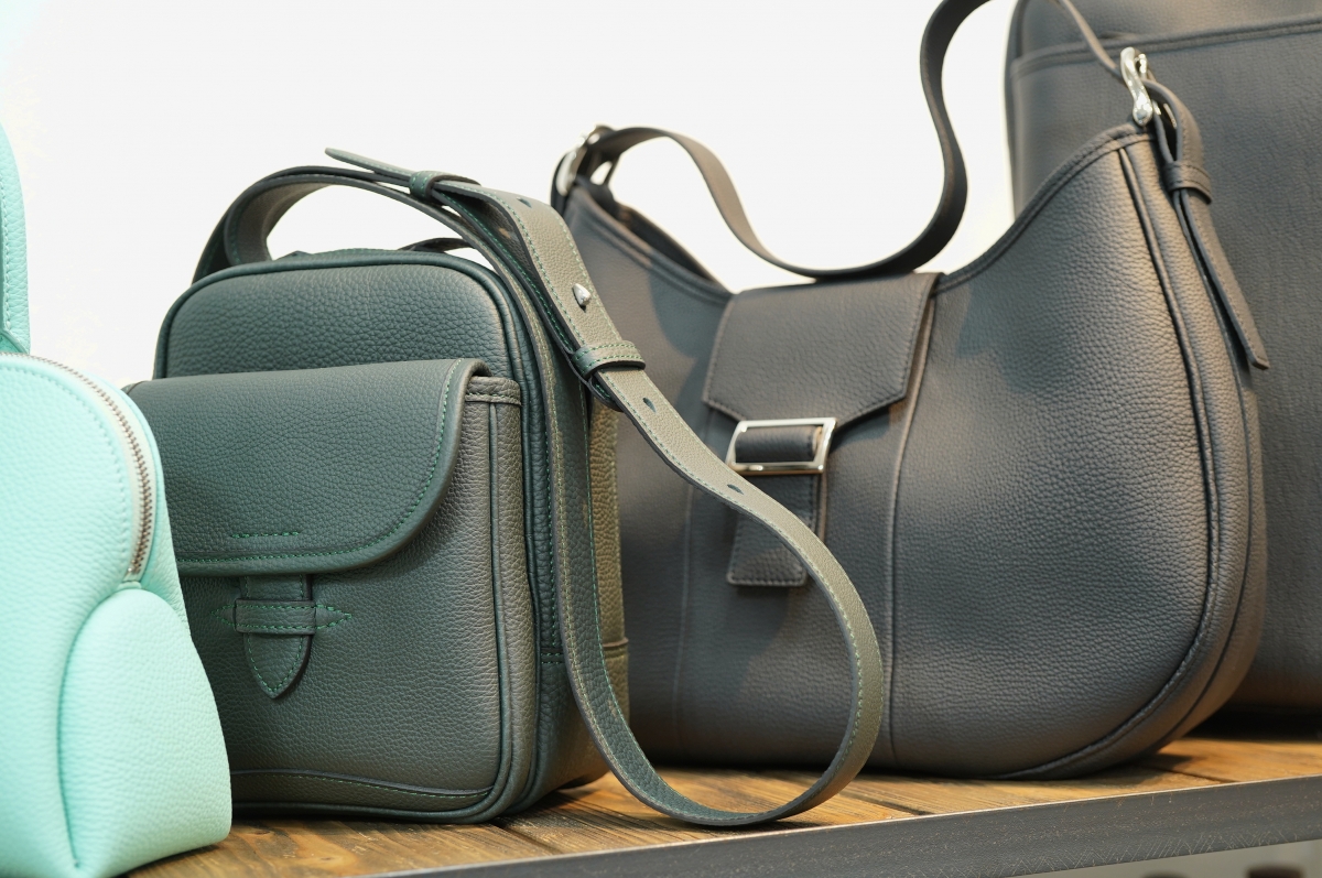 gqrorinrinバッグ カーフレザー グラデーション ブルー ブラック シープレザーフラットスニーカー(スニーカー) | TRUNK HIROKO
