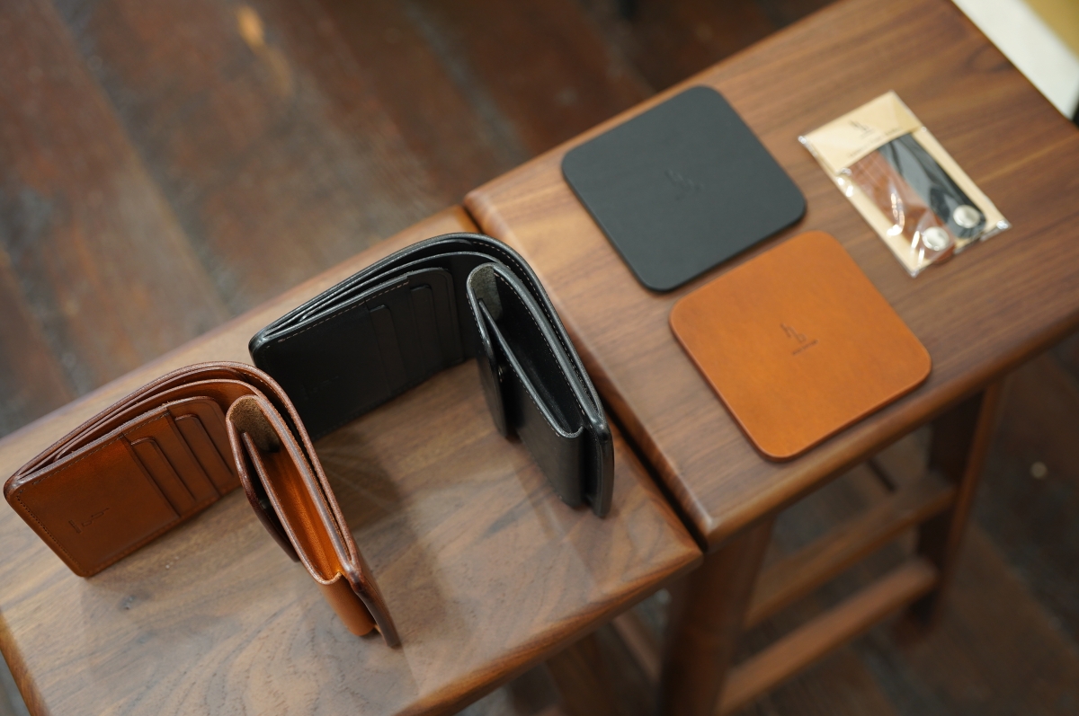 acca bottegaさんより、デッドストックタウラスを用いた小物が少しだけ