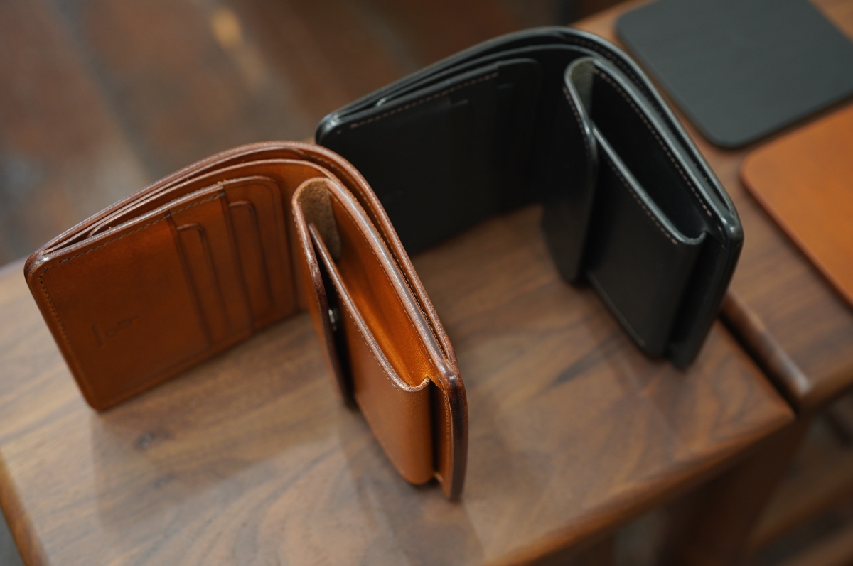 acca bottegaさんより、デッドストックタウラスを用いた小物が少しだけ