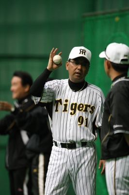 阪神タイガース木戸克彦さんがコーチ時代の実使用ユニホーム上下です 