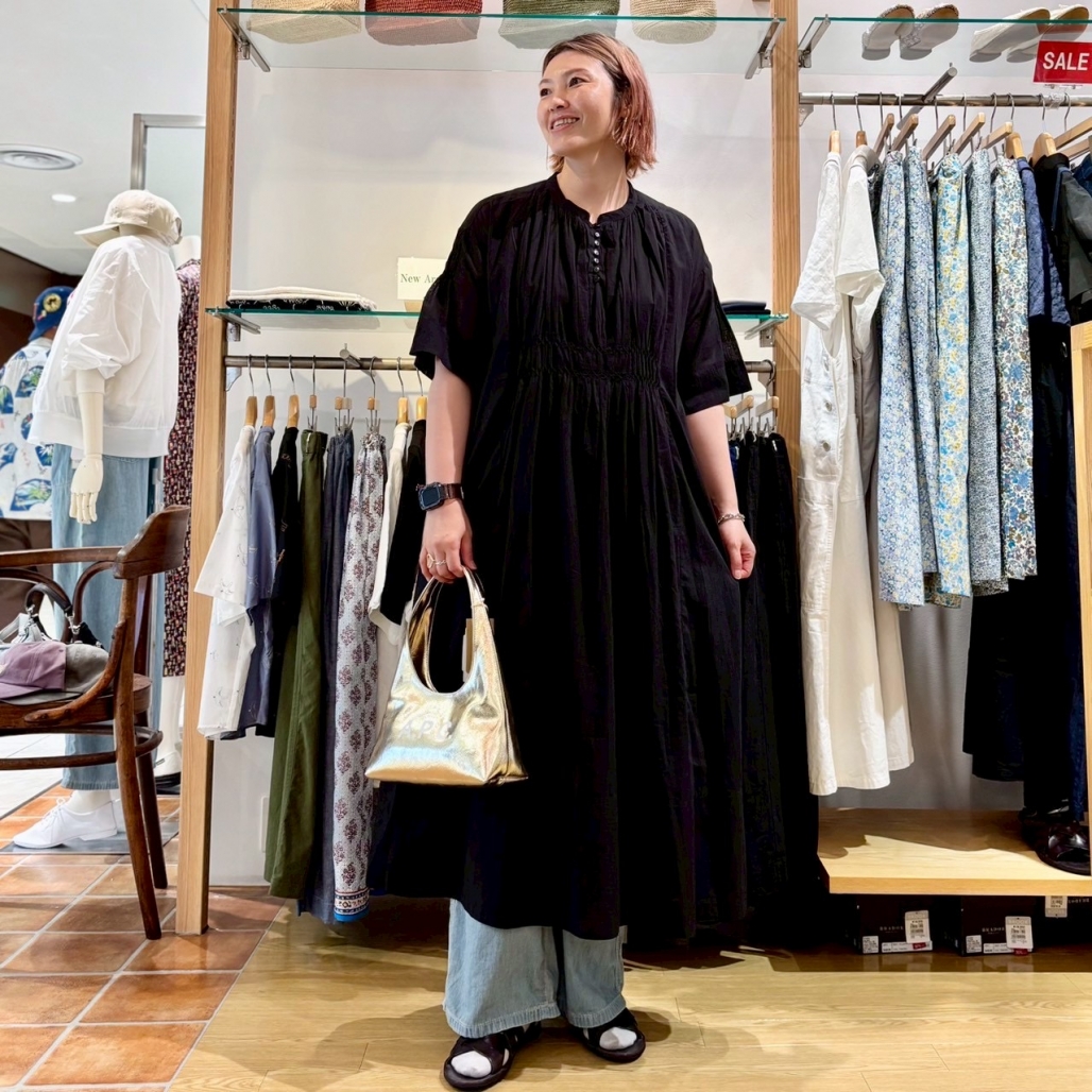 ☆美品 新作 夏 Audrey and john wad シフォン ランダムドットロングフレアスカート M 旅行☆ 早い者勝ち Audrey and John Wad ギャザーロングワンピース