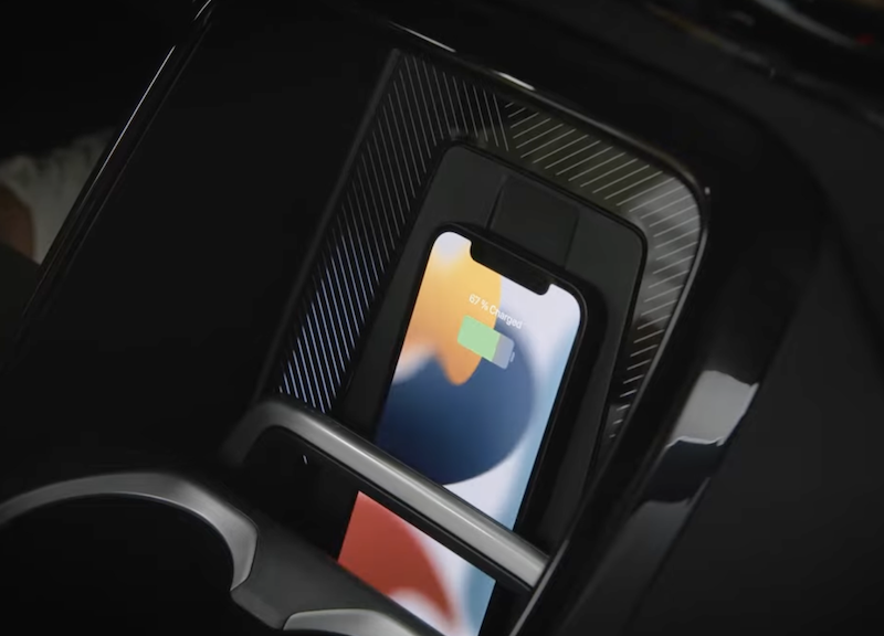 BMWハウツー動画「BMWワイヤレス充電用トレイの徹底ガイド BMWハウツー動画「BMWワイヤレス充電用トレイの徹底ガイド