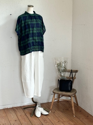 フランスアンティーク ころんとかわいいオフホワイトのスツール