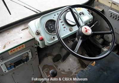 三菱ふそうMR620の内観 | Fukuyama Auto & Clock Museum 三菱ふそうMR620の内観 | Fukuyama Auto & Clock Museum