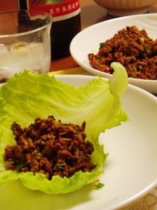 ピリ辛肉味噌のレタス包み 酔いどれ日記