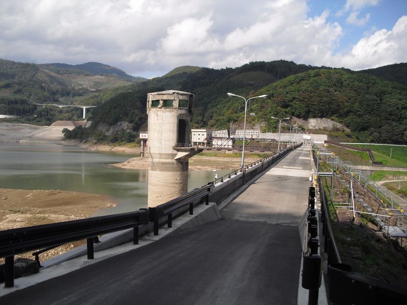 胆沢ダムの湖底から何か出てくるか？ | DDRダイエット改！（直球