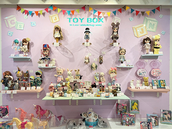 TOY BOX in Luv-able＆Hug-able展』スタートしております