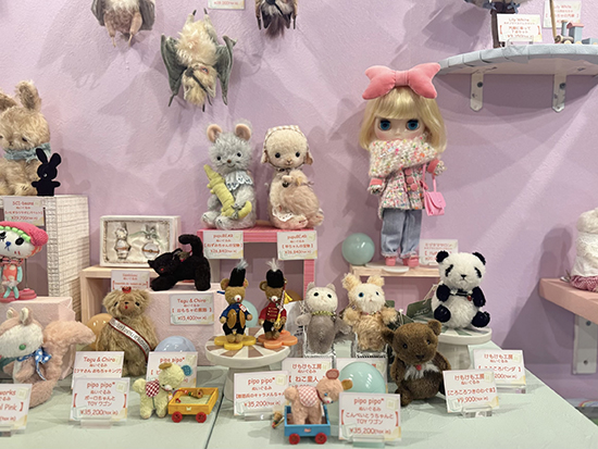 TOY BOX in Luv-able＆Hug-able展』スタートしております