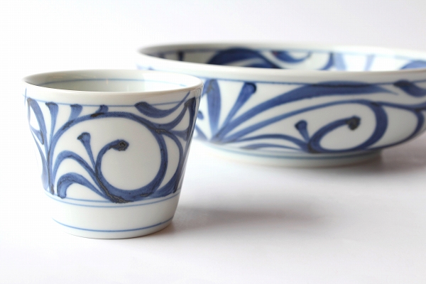 砥部焼 梅山窯 唐草の器 | 器屋うらの