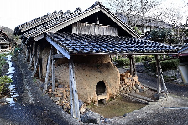 Amazon.co.jp: O7鳥取御庭焼 因久山焼名品 古因久山 高麗写し茶碗 勘助印 : ホーム＆キッチン