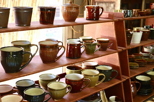 イマン イマンガーデン アルメット陶器 陶器と木のコンビがステキから