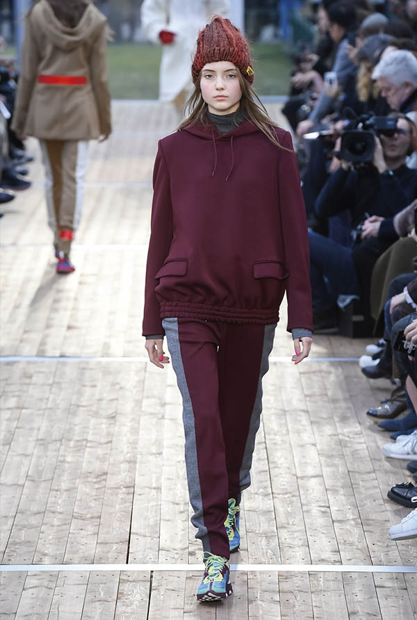 人とは違ったジャージスタイルで。「UNDERCOVER (アンダーカバー)の  