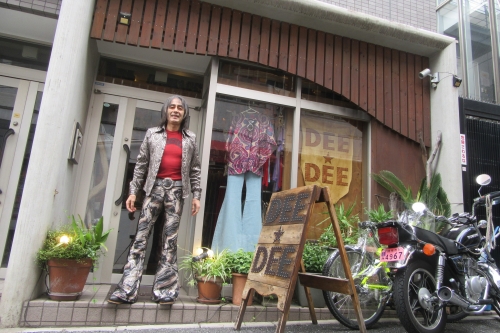 世界中いろんなところでDEEDEEベルボトムを | オリジナルベルボトム