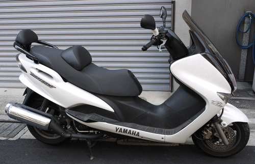 マジェスティ125FI エンジンハンガー、タイヤ交換 | M社長