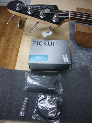 □Squier 「Mikey Way Mustang Bass」 ピックアップの交換 | ギター