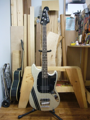 □Squier 「Mikey Way Mustang Bass」 ピックアップの交換 | ギターワークス・エイトのブログ