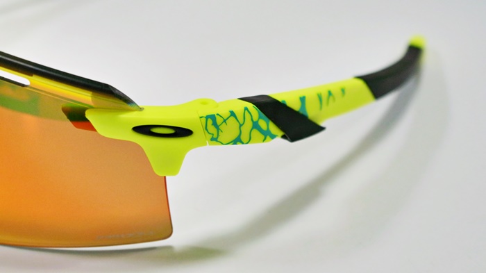 OAKLEY限定モデル”ENCODER STRIKE VENTED INNER SPARK OAKLEY限定モデル”ENCODER STRIKE VENTED INNER SPARK