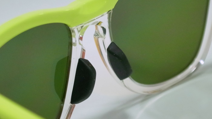 OAKLEY限定モデル”FROGSKINS RANGE INNER SPARK COLLECTION