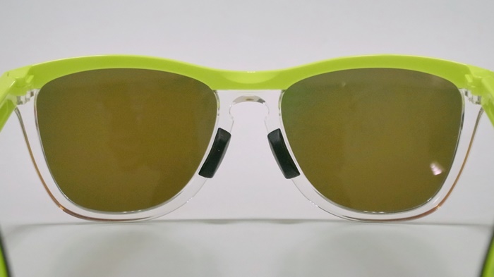 OAKLEY限定モデル”FROGSKINS RANGE INNER SPARK COLLECTION
