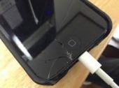 iPhoneに亀裂がある 