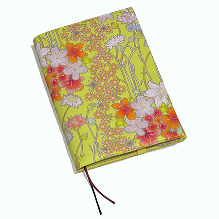 B6版サイズブックカバーに新柄登場。