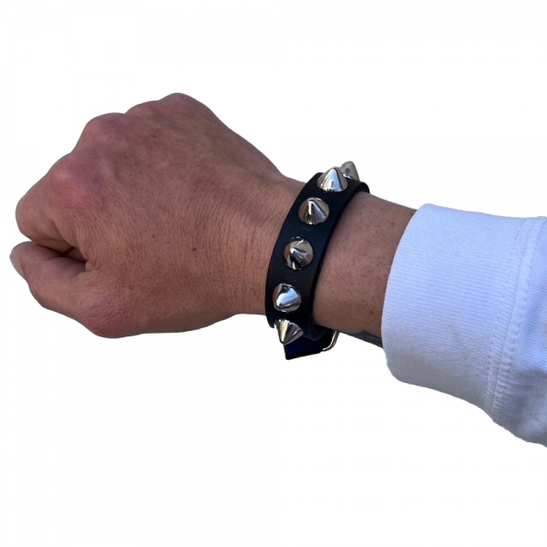 更新0616□-棘男-1 row studs leather wristband□最終予約案内