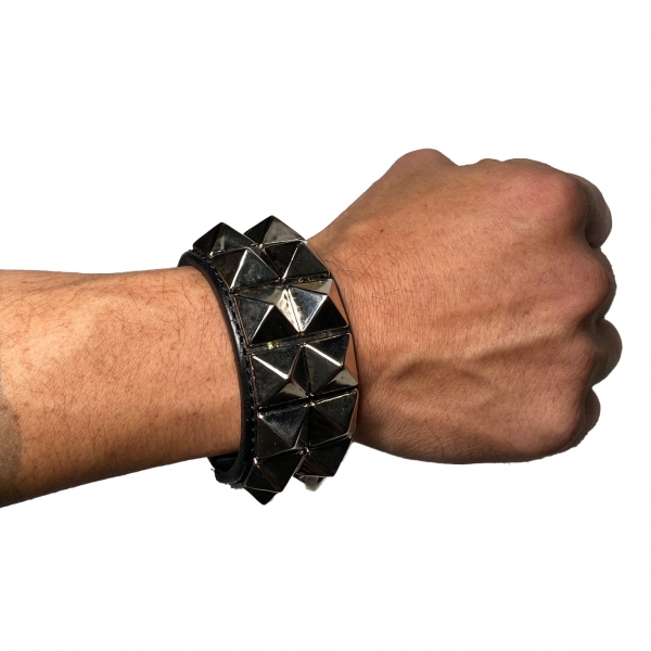 更新1223□VACANt_ Pyramid Studs Wrist band (w Takacho London)□in