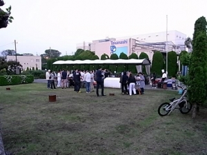 会場