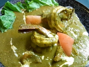 エビとほうれん草のカレー