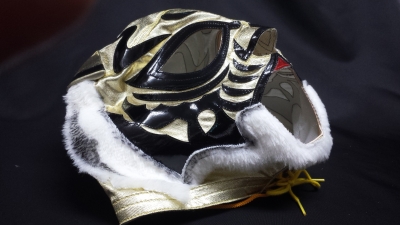初代タイガーマスク Ⅲマーク 金x赤ハーフマスク」 予約開始