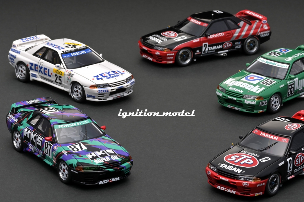 明日スタート!!1/43フィギュア付「ユニシアジェックスR32 GT-R 明日スタート!!1/43フィギュア付「ユニシアジェックスR32 GT-R