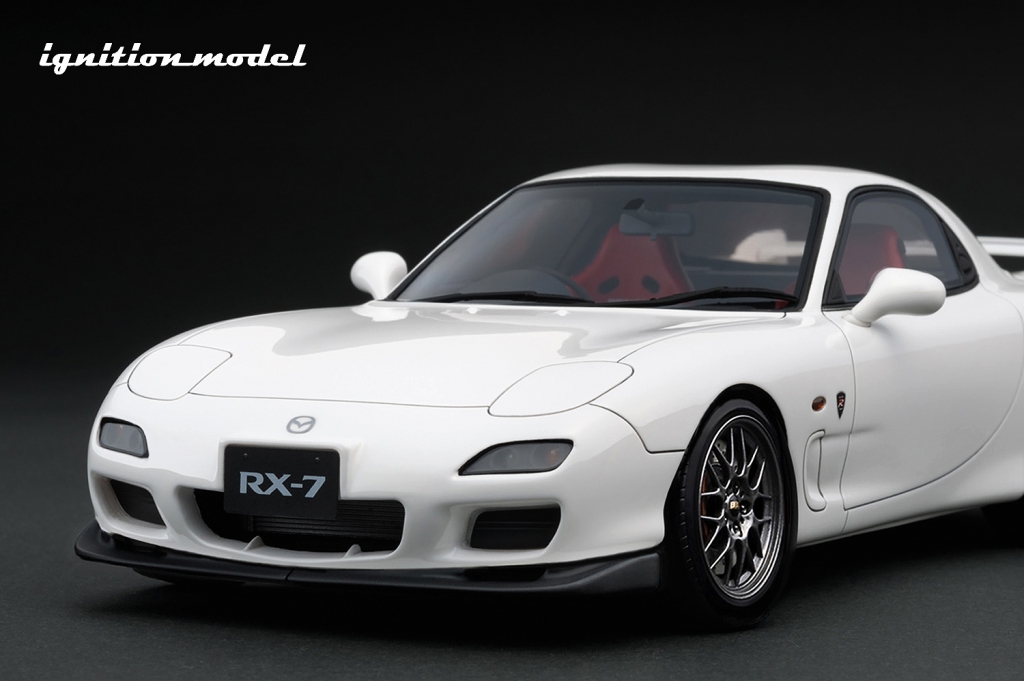 1/18スケール「RX-7(FD3S)Sprit R Type A」に新色を追加 1/18スケール「RX-7(FD3S)Sprit R Type A」に新色を追加