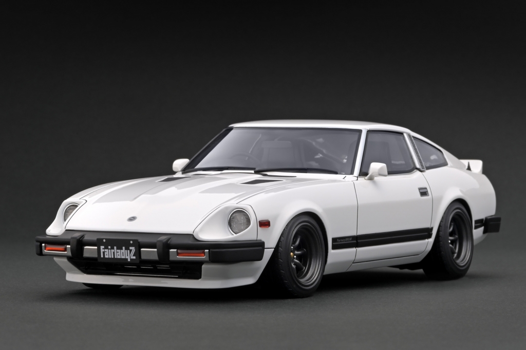 1/18スケール「Fairlady Z (S130) 」に2種のバリエーションを