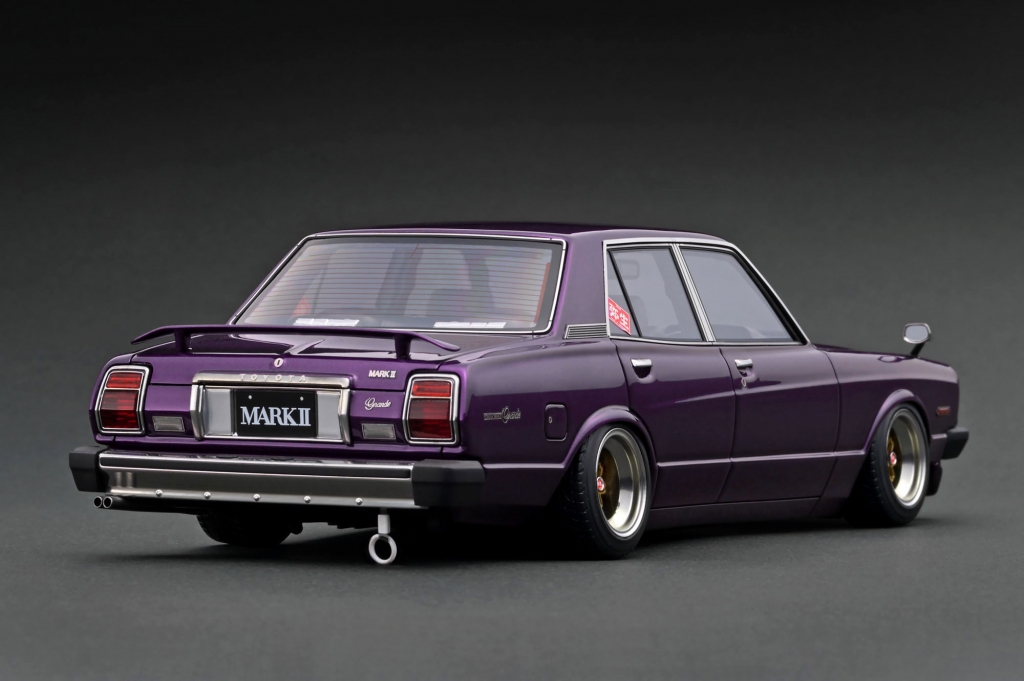 イグニッションモデル 1/18 トヨタ マークII セダン グランデ (MX41) パープルメタリック/弥生14インチ(ポリッシュ/ゴールド)