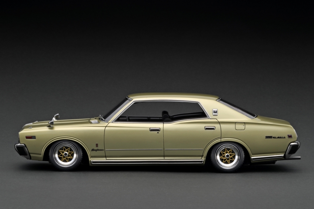 予告：ディスプレイケース付 WEB限定「1/18 Gloria Broughma (330)」4