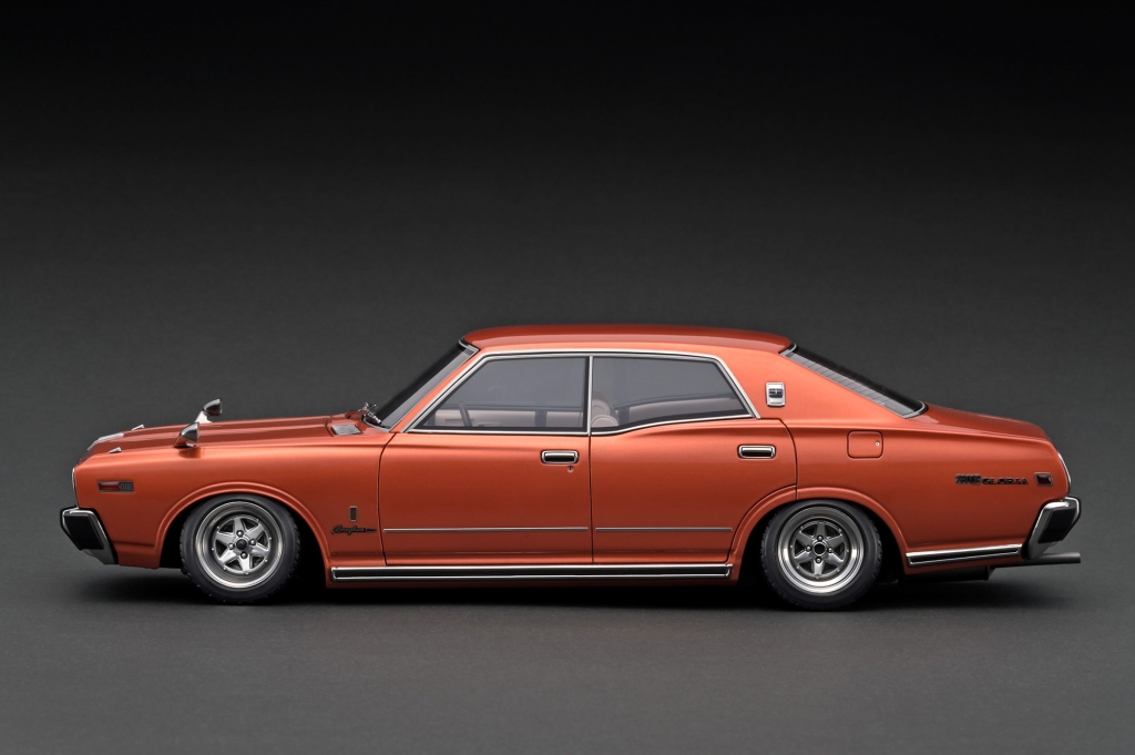 予告：ディスプレイケース付 WEB限定「1/18 Gloria Broughma (330)」4