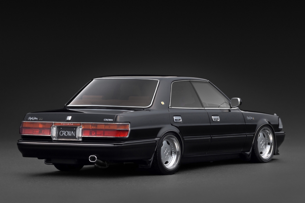 1/18スケール「クラウン 4ドアハードトップ V8（130型）」鋭意製作中