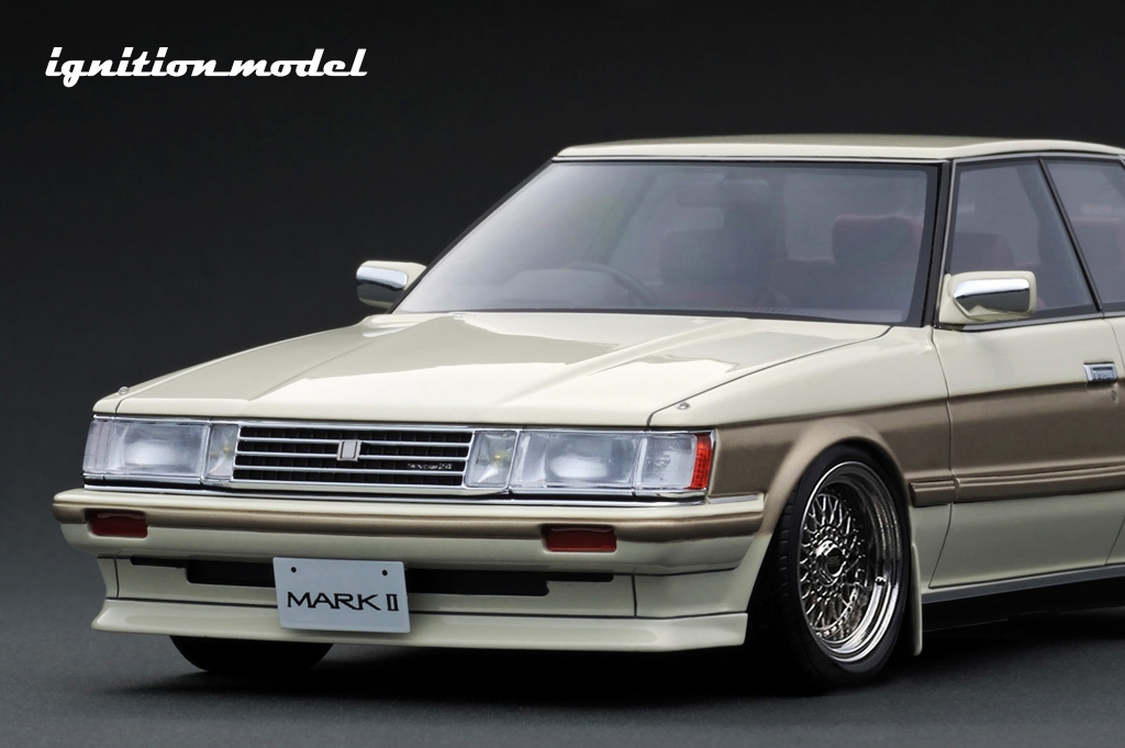1/18スケール「クラウン 4ドアハードトップ V8（130型）」鋭意製作中