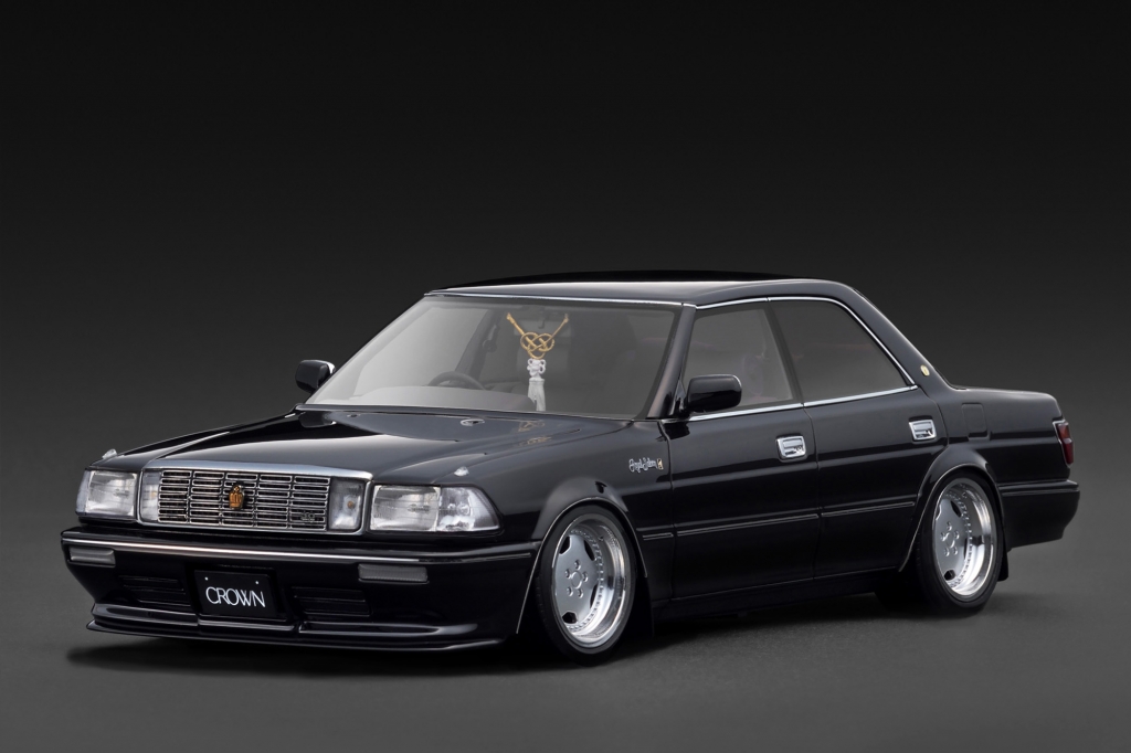 1/18スケール「クラウン 4ドアハードトップ V8（130型）」鋭意製作中