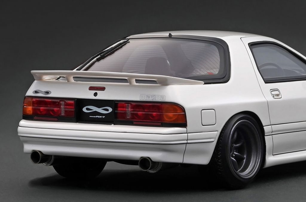 1/18スケール「サバンナRX-7（FC3S) アンフィニ」カラーサンプルUP