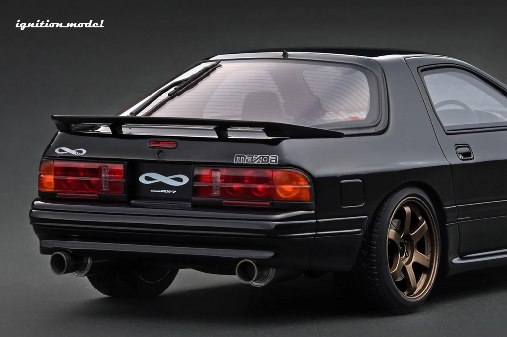 1/18スケール「サバンナRX-7（FC3S) アンフィニ」カラーサンプルUP