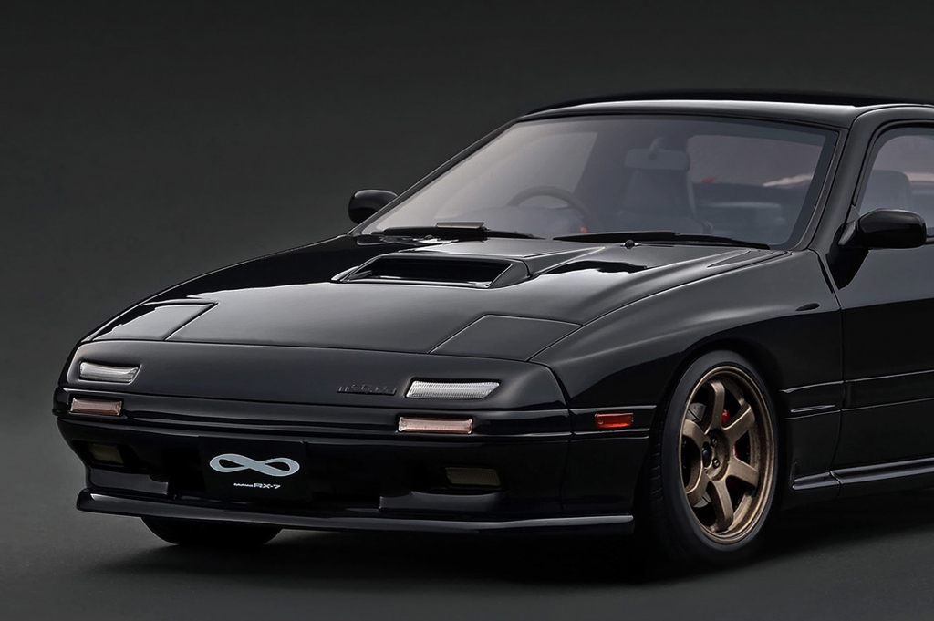 ご予約受付中！1/18スケール「サバンナRX-7（FC3S) アンフィニ」×3