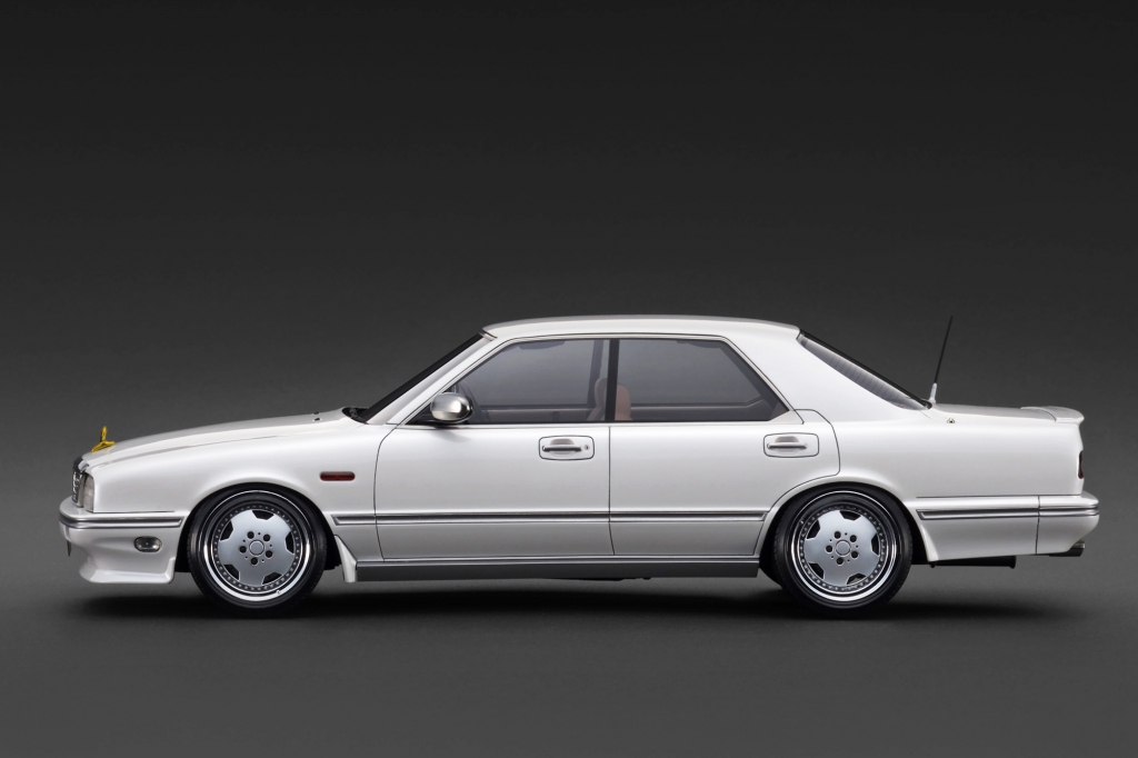 モデルカーズ7月号(362号）から新作紹介！ 1/18スケール「CEDRIC CIMA