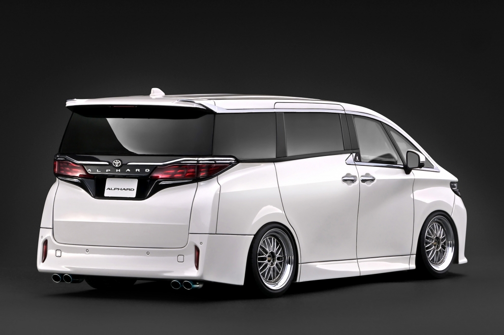 1/18スケールで楽しむ「Toyota ALPHARD」新旧比較！ | ignition model
