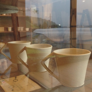 岩田圭介さんのマグカップとコロ碗。 | dialy