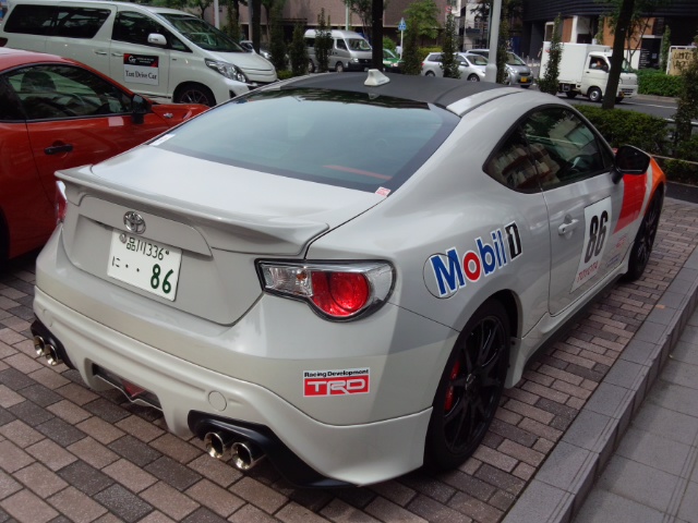 トヨタ86 ナンバープレートはやっぱり86なのね
