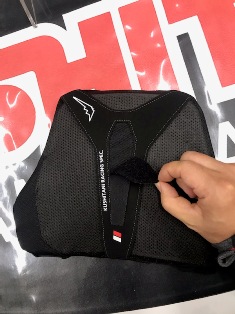 クシタニ ネオレーシングブレストパッド